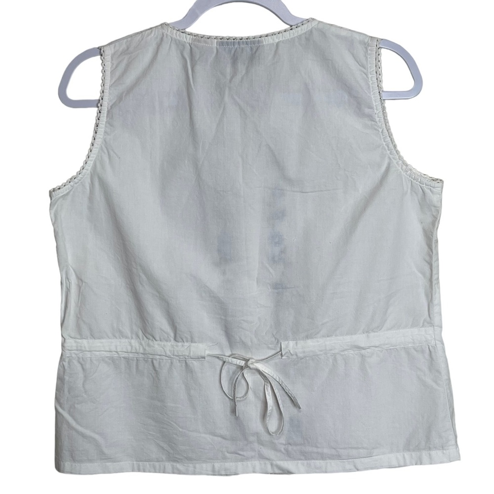 New Direction Floral Embroidered White Top Crochet Sleeveless Button Up Size M - Picture 2 of 10